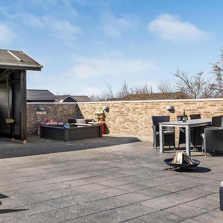 Nice Home In Tarm With Kitchen Kültér fotó
