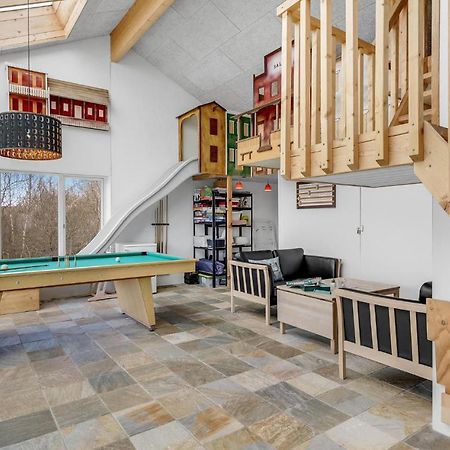 Nice Home In Tarm With Kitchen Kültér fotó