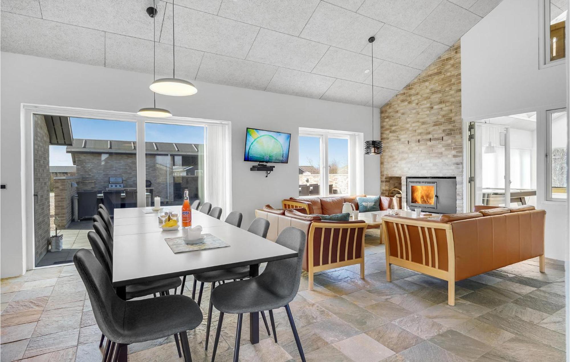 Nice Home In Tarm With Kitchen Kültér fotó